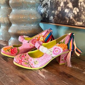 NWT HOT CHOCOLATE DESIGN Floral Pink Women's Shoes with Bow Accent